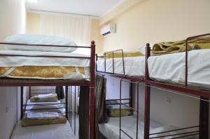 Hostel - NS Prestige emeletes ágyai egy szobában