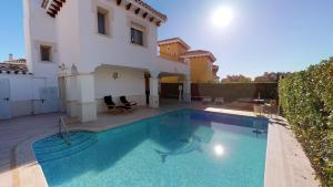 una piscina frente a una casa en Villa Pino Tea - A Murcia Holiday Rentals Property, en Los Alcázares