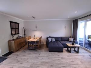 a living room with a couch and a table at Ferienwohnung Südkurve in Briedel