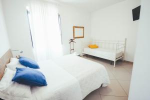 Un pat sau paturi într-o cameră la Dimora Santo Stefano