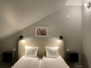 Postel nebo postele na pokoji v ubytování Unique Hotel Jungfrugatan