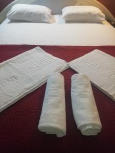 two white towels are laid out on a bed at Hotel Elena in Edessa