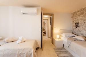 Posteľ alebo postele v izbe v ubytovaní Patakun holiday home for 5, with heated pool + 37 fotografií