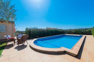 Bazén v ubytovaní YourHouse Son Gallina quiet, private villa in the north of Mallorca alebo v jeho blízkosti