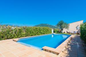 Bazén v ubytovaní YourHouse Son Gallina quiet, private villa in the north of Mallorca alebo v jeho blízkosti
