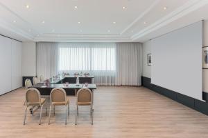 The business area and/or conference room at Hotel Madrid Alameda Aeropuerto, Affiliated by Meliá