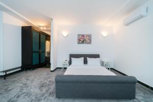 Tempat tidur dalam kamar di Avenue Palm on the Beach - Avenue Hotels