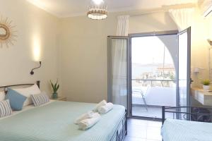 A bed or beds in a room at Saronic View