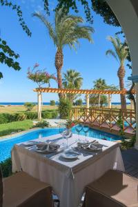 Bazén v ubytování Atrium Palace Thalasso Spa Resort And Villas nebo v jeho okolí + 29 fotografií