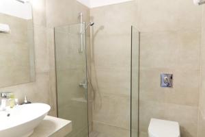 Ένα μπάνιο στο Saronic View
