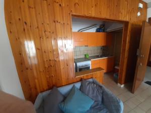 Eldhús eða eldhúskrókur á APPARTAMENTO ISIDE fronte spiaggia