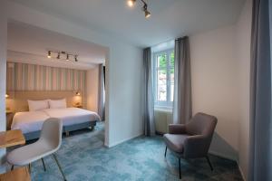 Hotel Krone by b-smart客房内的一张或多张床位