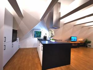 TV at/o entertainment center sa Chillout Apart In the Attic