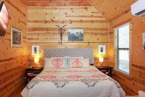 a bedroom with a bed in a log cabin at Arbor House of Dripping Springs - Garden House in Dripping Springs