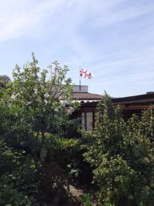 a house with a flag on top of a roof at Il Canneto in Sassari
