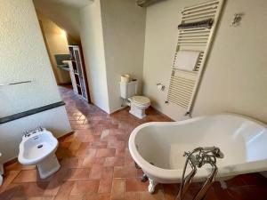 A bathroom at Il frantoio di Luna - Levanto, 5 Terre