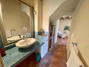 A bathroom at Il frantoio di Luna - Levanto, 5 Terre Még 35 kép