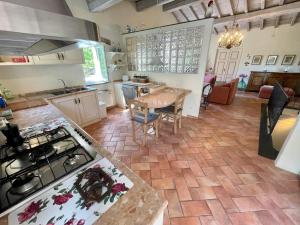 A kitchen or kitchenette at Il frantoio di Luna - Levanto, 5 Terre