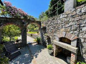 A garden outside Il frantoio di Luna - Levanto, 5 Terre