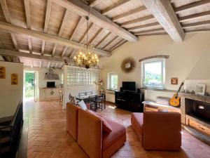 A seating area at Il frantoio di Luna - Levanto, 5 Terre