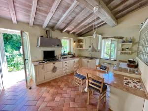 A kitchen or kitchenette at Il frantoio di Luna - Levanto, 5 Terre