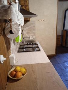 a bowl of fruit on a counter in a kitchen at A REALDO - Casa Il Nido Delle Aquile in Triora