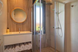 A bathroom at OCEANSUITESLANGRE Még 37 kép