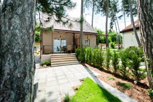 Taman di luar Part Apartman Siófok - B épület - privát vízparttal