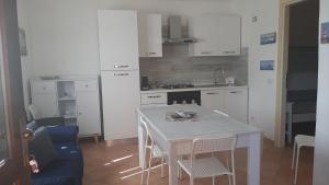 Kuchyň nebo kuchyňský kout v ubytování Appartamento Residence Mirice Vignola mare Aglientu casa Mattia