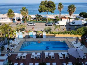 Bazén v ubytování Taormina by the sea nebo v jeho okolí