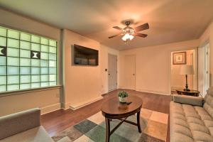 BelmontにあるCharming Belmont Home about 13 Mi to City Center!のギャラリーの写真