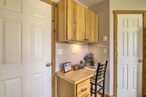 Gallery image of Airy Emigrant Townhome with Sweeping Mtn Views! in Emigrant +26 photos