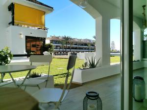 Balkón nebo terasa v ubytování Bright 2 bedroom apt Golden Mile next to beach RDR225