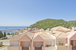 una villa con vista sull'oceano di BmyGuest - Sesimbra Sea View Villa a Castelo
