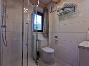 A bathroom at Tauern Appartements