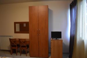 TV a/nebo společenská místnost v ubytování La Dea