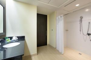 a bathroom with a sink and a shower at Holiday Inn Panama Distrito Financiero, an IHG Hotel in Panama City