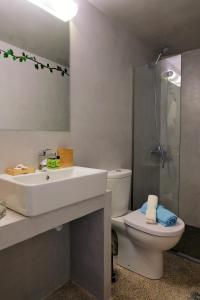 REMVI Apartments Assos tesisinde bir banyo
