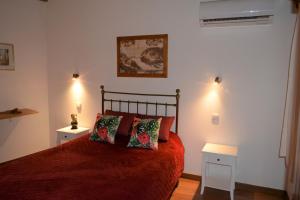 
A bed or beds in a room at Quinta do Tio Viagem
