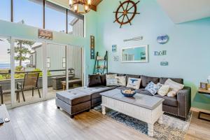 a living room with a couch and a table at Stay at the Bay in Blaine