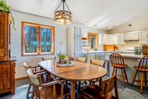Dapur atau dapur kecil di Vance Lake Retreat