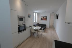 A kitchen or kitchenette at Las Infantas Zona Centro