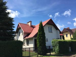 a house with a red roof at Holiday home Jarzębinowa 9 in Rowy