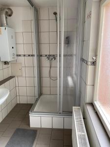 A bathroom at Hotel Restaurant Frankenturm