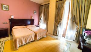 Ein Bett oder Betten in einem Zimmer der Unterkunft Hotel España
