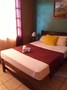 Rúm í herbergi á HOTEL EL ALMENDRO