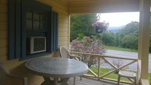 Balkón nebo terasa v ubytování Serenity Motel