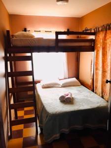 Rúm í herbergi á HOTEL EL ALMENDRO