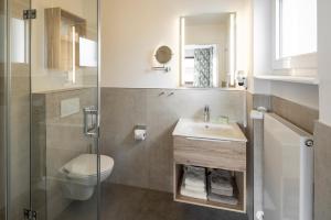Ванная комната в PlusNaturHotel direkt am Ederseeufer Waldhotel Wiesemann und Ferienapartments