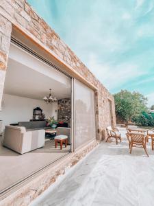 Фотография из галереи Stone built house next to the beach в Амолиани